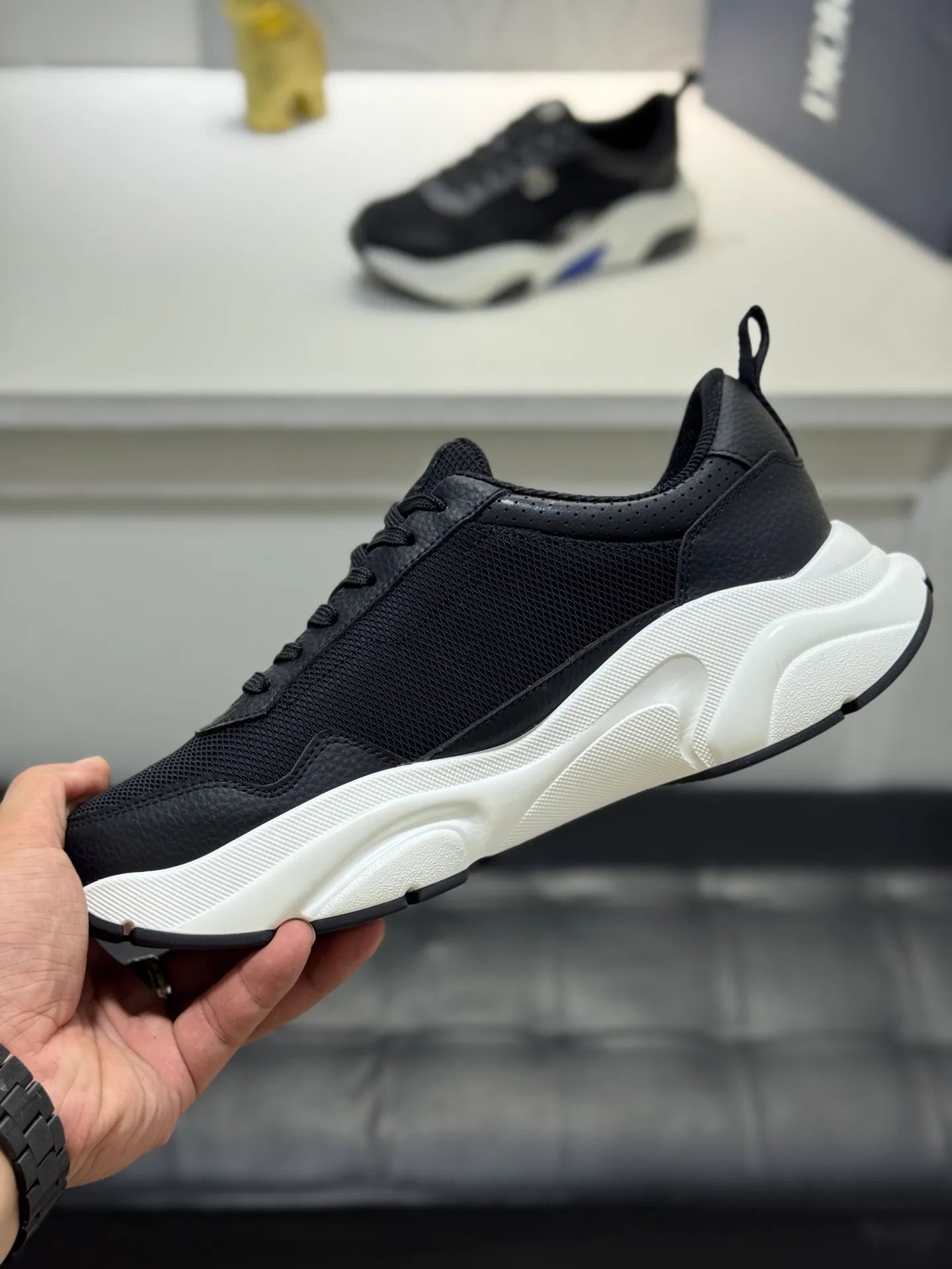 Men's shoes 💰440【New style】🪳🪳(Dior) popular model【New style】⚠⚠️Top purchasing agent🔍🔍Men's HK counters are on sale simultaneously. Sole: The original sole is specially provided by the original factory. The exclusive movable molded sole is super comfortable. The original factory follows the order. 🔍🔍The high-quality multi-color splicing design is exquisite and unique, and the cowhide stitching mesh lining💪Details determine the quality. We only make shoes with care. You can enter and exit the counter at will. Welcome to compare🇮🇹Size: 38-44 (45 customized